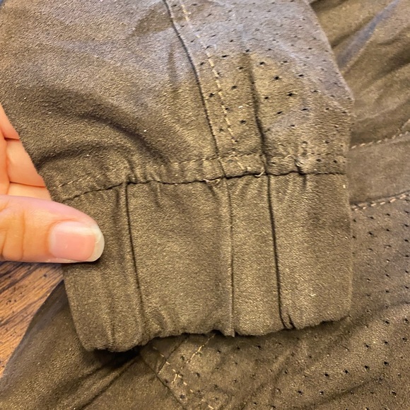 Cute zipper jacket woth floral inside! - Picture 7 of 9